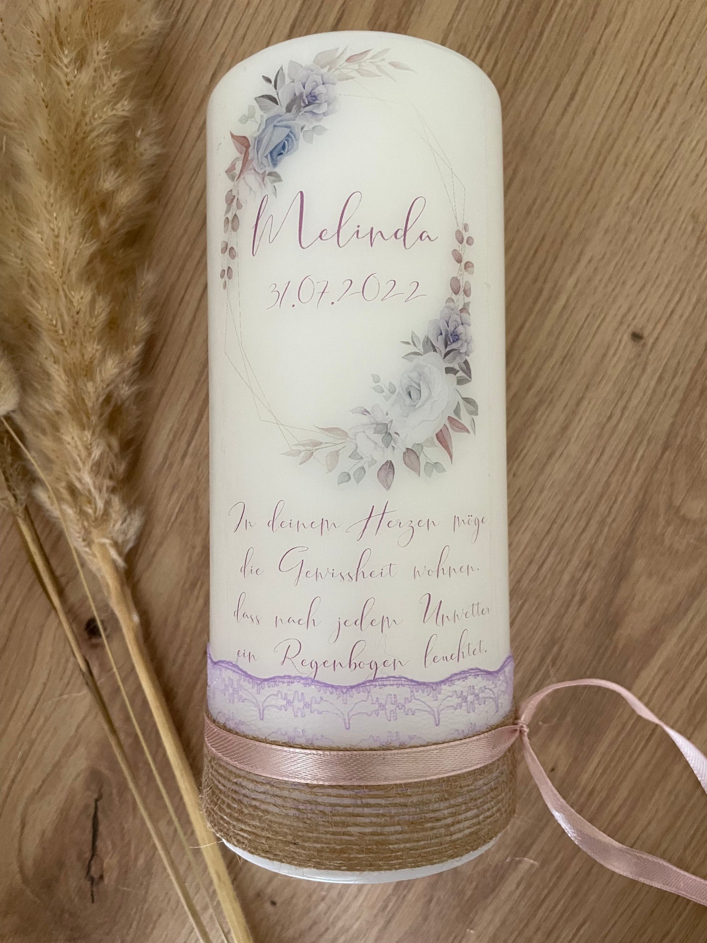 Taufkerze Flieder Blumenkranz | Leni